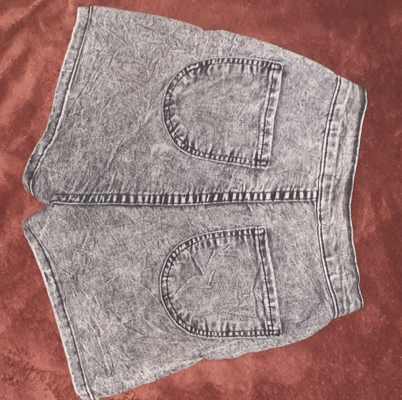 Womans/Juniors Shorts - Picture 2 of 2